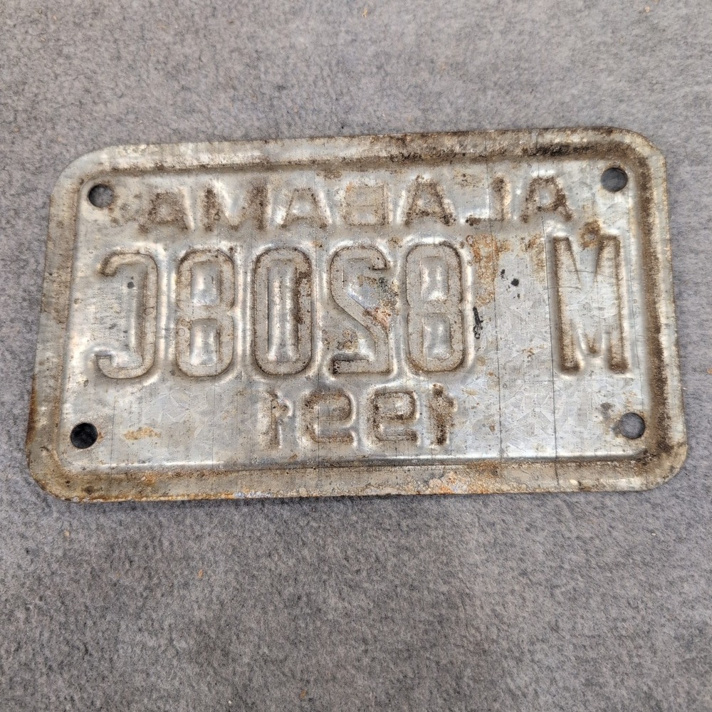 Vintage 1991 Alabama Motorcycle License Plate White Blue M 8208C Tag - Picture 4 of 4